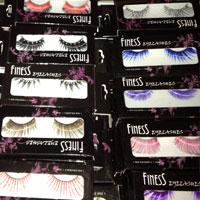 Cils artificiels et cosmetiques Finess - Missratdeconails - esthéticienne: Manucure, pédicure, soins, massage, épilation, maquillage, onglerie et nails à Laeken et dans la région de Bruxelles
