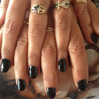 Ongles naturels vernis noir - Missratdeconails - esthéticienne: Manucure, pédicure, soins, massage, épilation, maquillage, onglerie et nails à Laeken et dans la région de Bruxelles